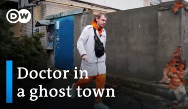 A Ukrainian doctor chooses to stay in embattled Kherson | Focus on Europe