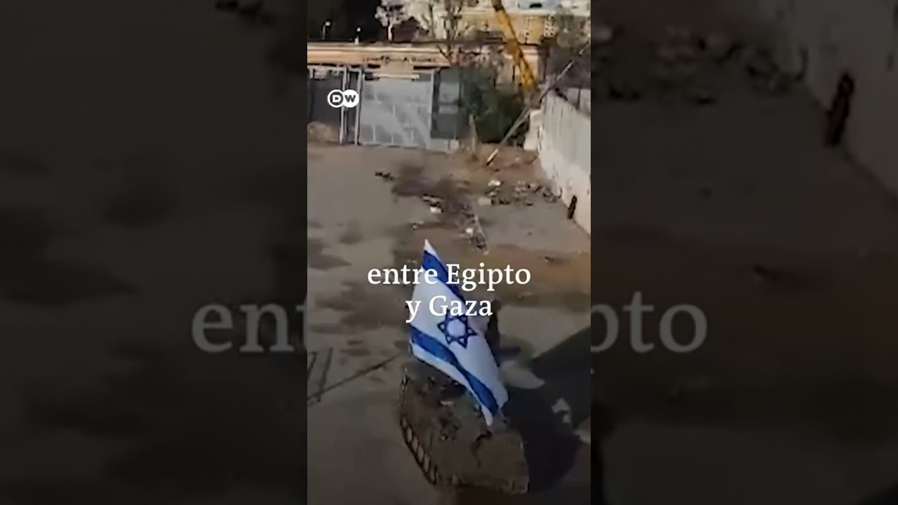 Ejército israelí baja la bandera de Palestina, iza la de Israel y bloquea ayuda en el paso de Rafah
