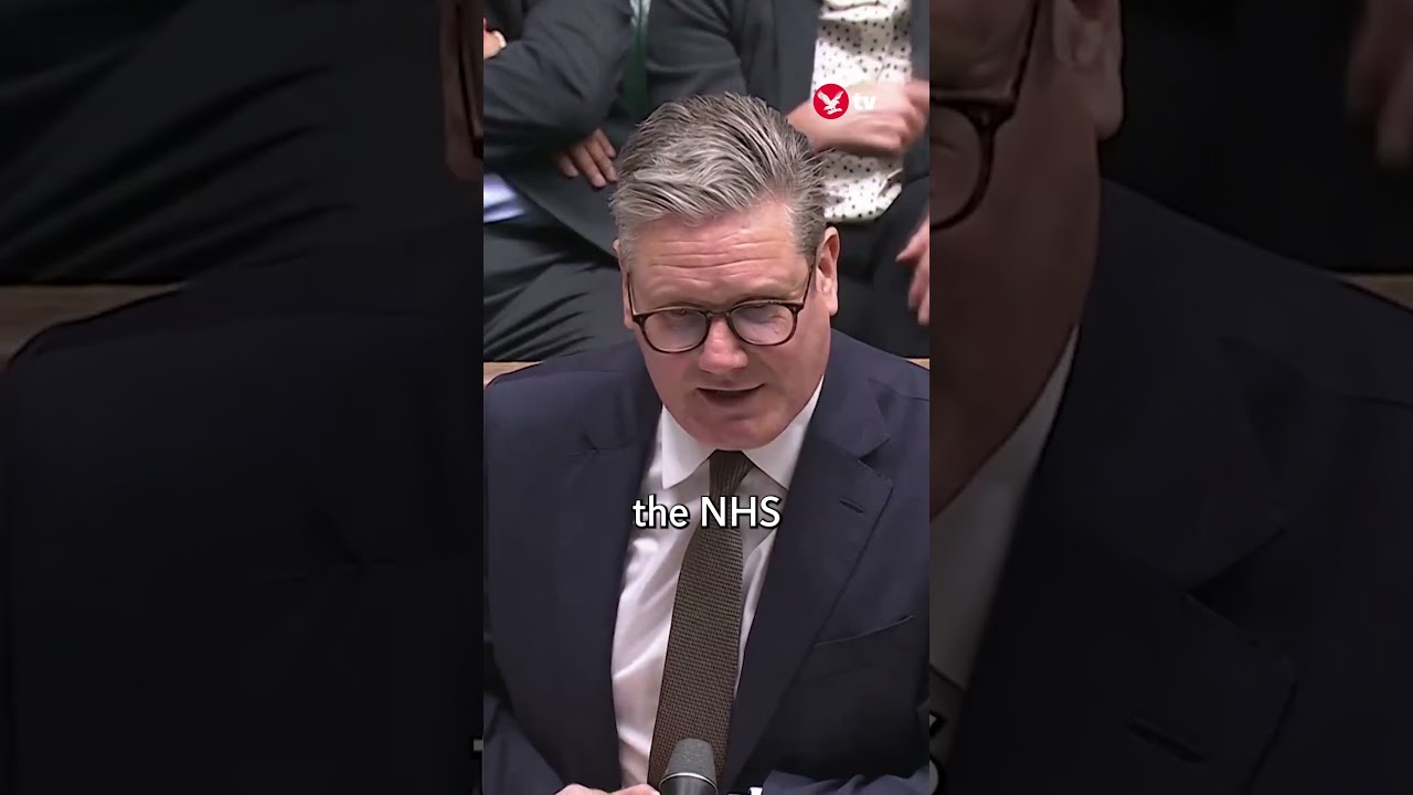 Starmer welcomes MP who defected from Conservatives 🗯️ #politics #shorts