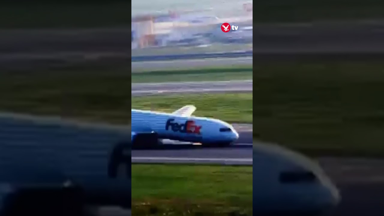 Boeing 767 lands nose first during emergency 🛩️ #news #shorts