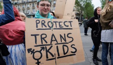 Tribune : « Nous, psychologues, professeur·es et étudiant·es en psychologie, refusons que notre discipline soit instrumentalisée à des fins transphobes »