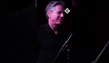 Antony Blinken plays guitar in support of Ukraine in Kyiv