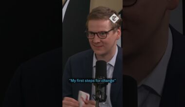 Ben Riley-Smith shows off Keir Starmer's pledge card | The Daily T