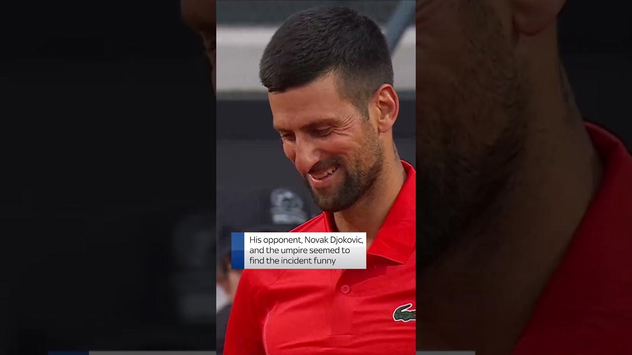Tennis player's phone goes off at match