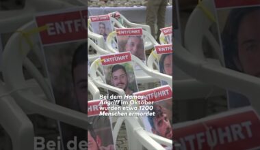 BERLIN GEDENKT OPFERN VOM 7. OKTOBER: Bebelplatz wird zum "Platz der Hamas-Geiseln" | WELT #shorts