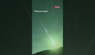Blue fireball flashes in sky above Spain #shorts