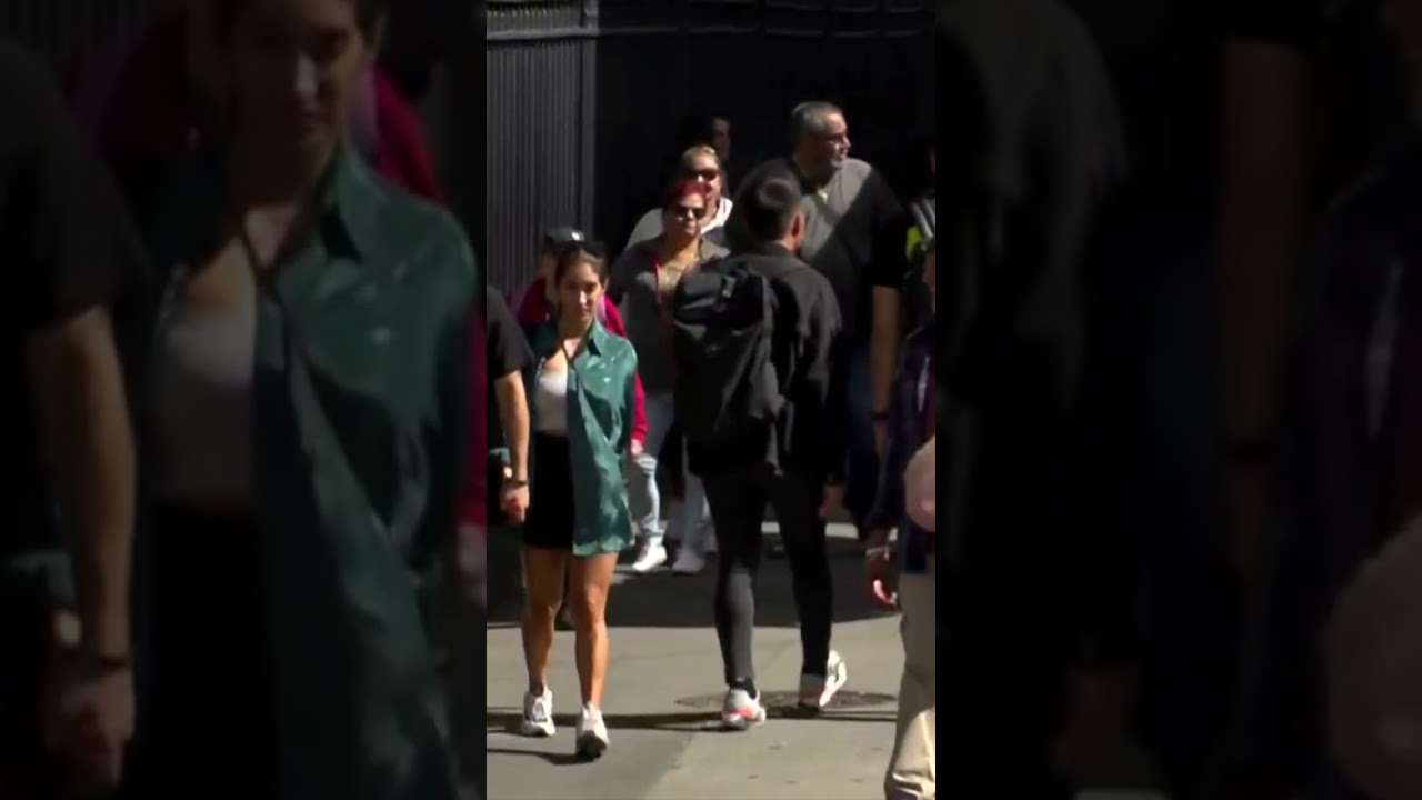 USA: Neuer Thrill? Prügel-Attacke auf Passanten in New York! I WELT #shorts