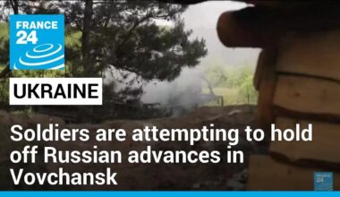 Ukrainian soldiers battle to hold off Russian advances • FRANCE 24 English