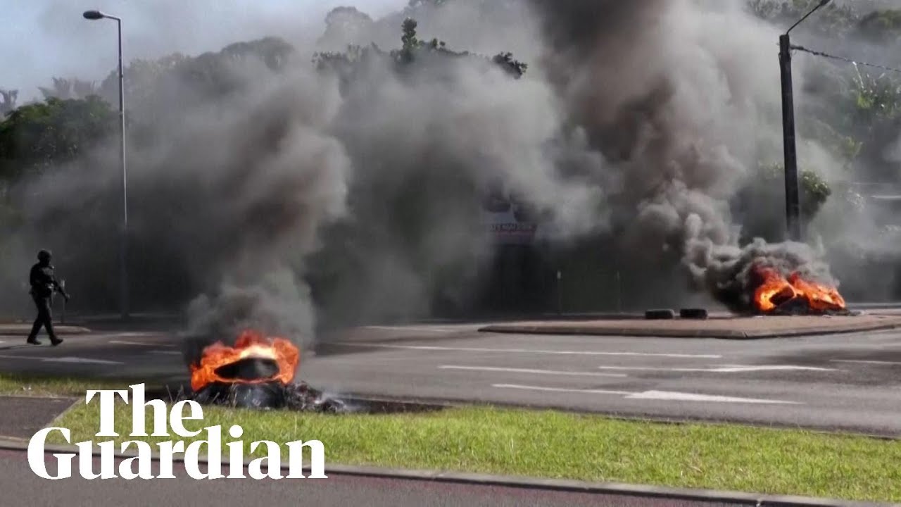 New Caledonia: curfew imposed as violence spreads before French debate