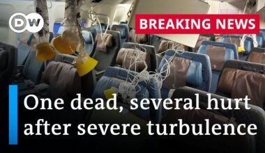 Singapore Airlines flight hits severe turbulence | DW News