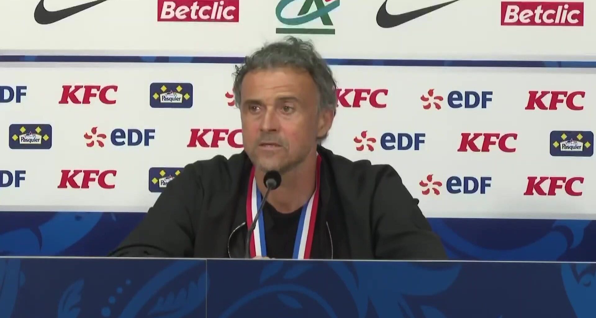 Luis Enrique diz que não tem dúvidas: Vitinha foi o melhor jogador da época do PSG