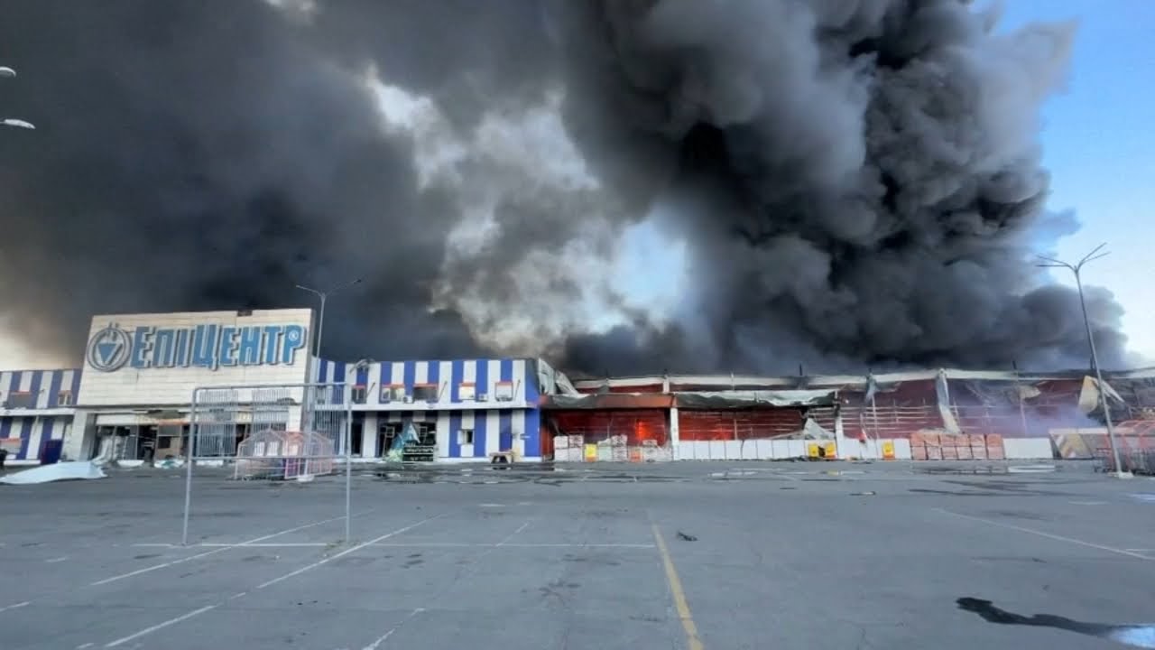 Deadly Russian strike on store in Ukraine caught on camera
