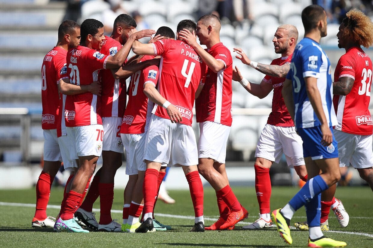 Os Açores também voltam à Primeira Liga: Santa Clara aproveita empate do AVS e é promovido