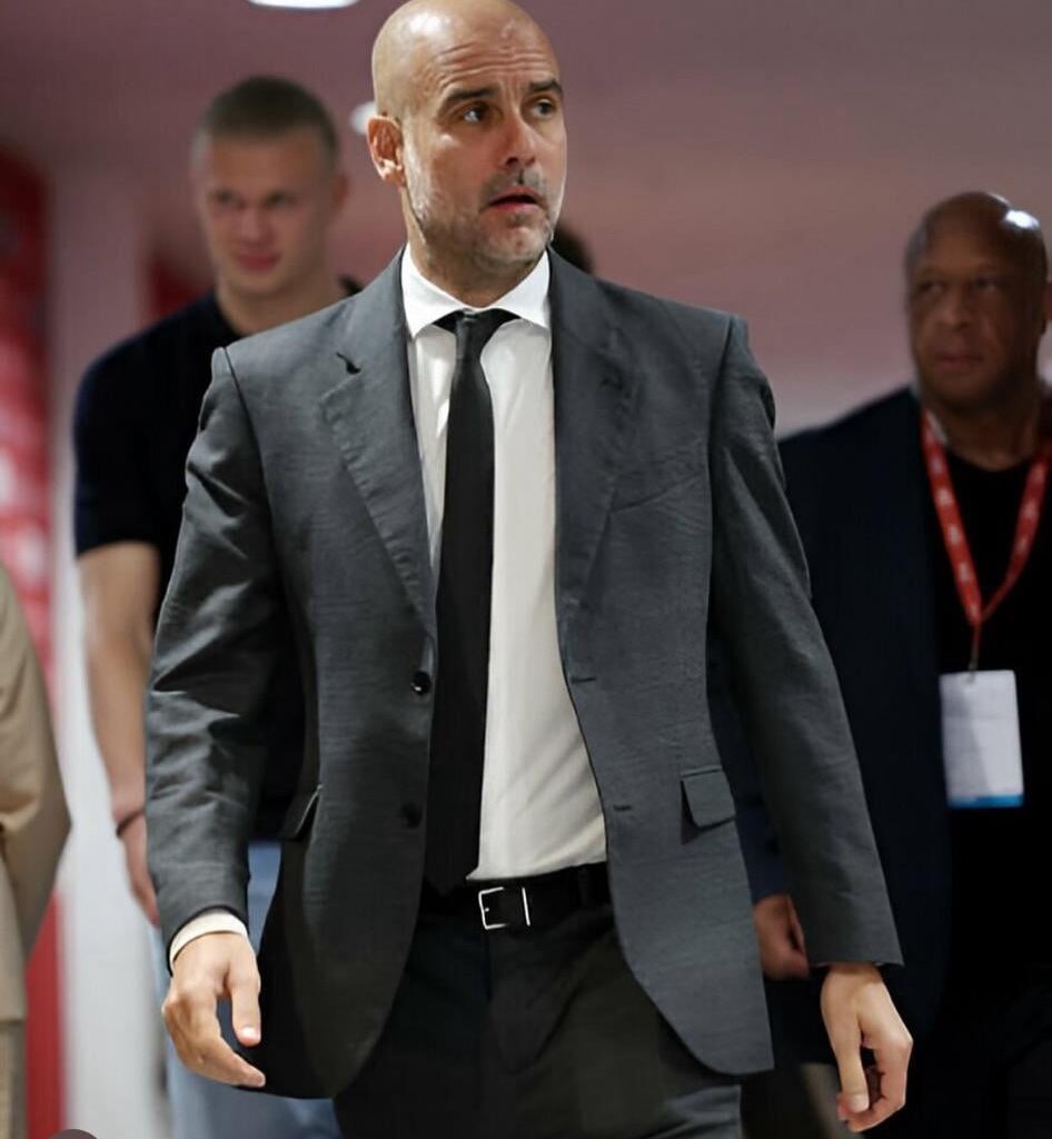 back in a suit 😍😍