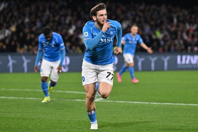 [Djamel] The desire to buy Khvicha Kvaratskhelia is unanimous at the club.  Luis Enrique wants a fast and very strong winger in 1v1. Kvara’s profile was offered to him and Enrique really likes it. He thinks that Kvaratskhelia would fit perfectly with what he wants to implement.