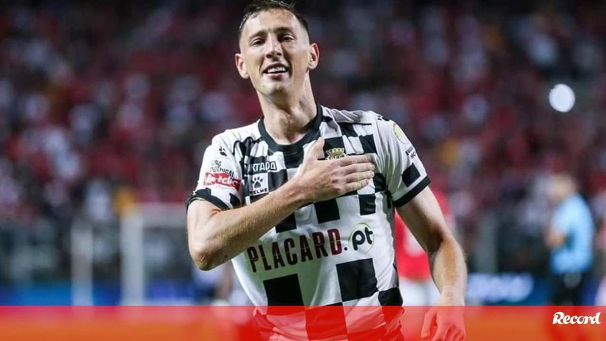 Bozeník eleito futebolista do ano do Boavista