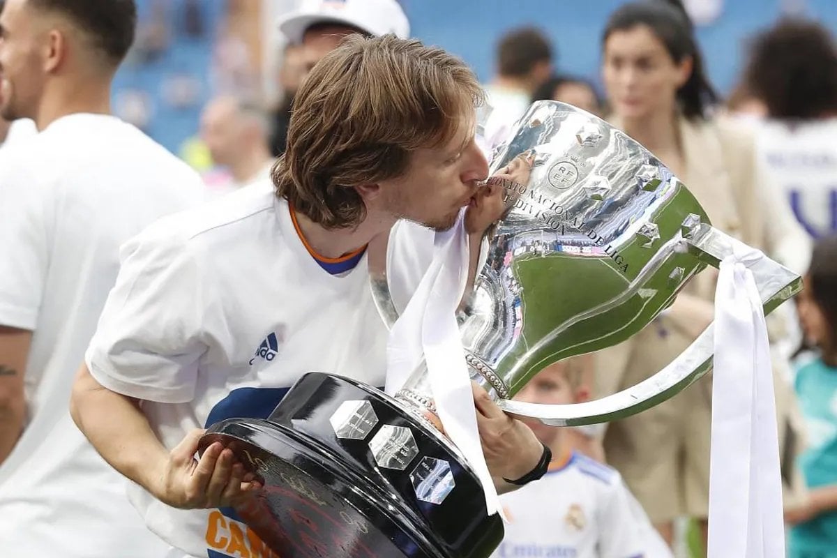 [Marca] Real Madrid did not find it appropriate to be awarded the League trophy at the Los Cármenes as per RFEF's decision. The celebrations could coincide with Granada's relegation to Sgunda. "Out of respect for Granada and its people, we are not going to allow them to give us the Cup in Granada."