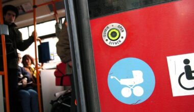 13A: Fahrer wirft Mutter mit schreiendem Kind aus Bus in Wien