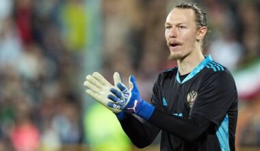 [Hawkins] Matvey Safonov is in Paris and will undergo a medical examination shortly. The goalkeeper has been given the green light by FK Krasnodar to travel. - Total agreement between the clubs - 5-year contract