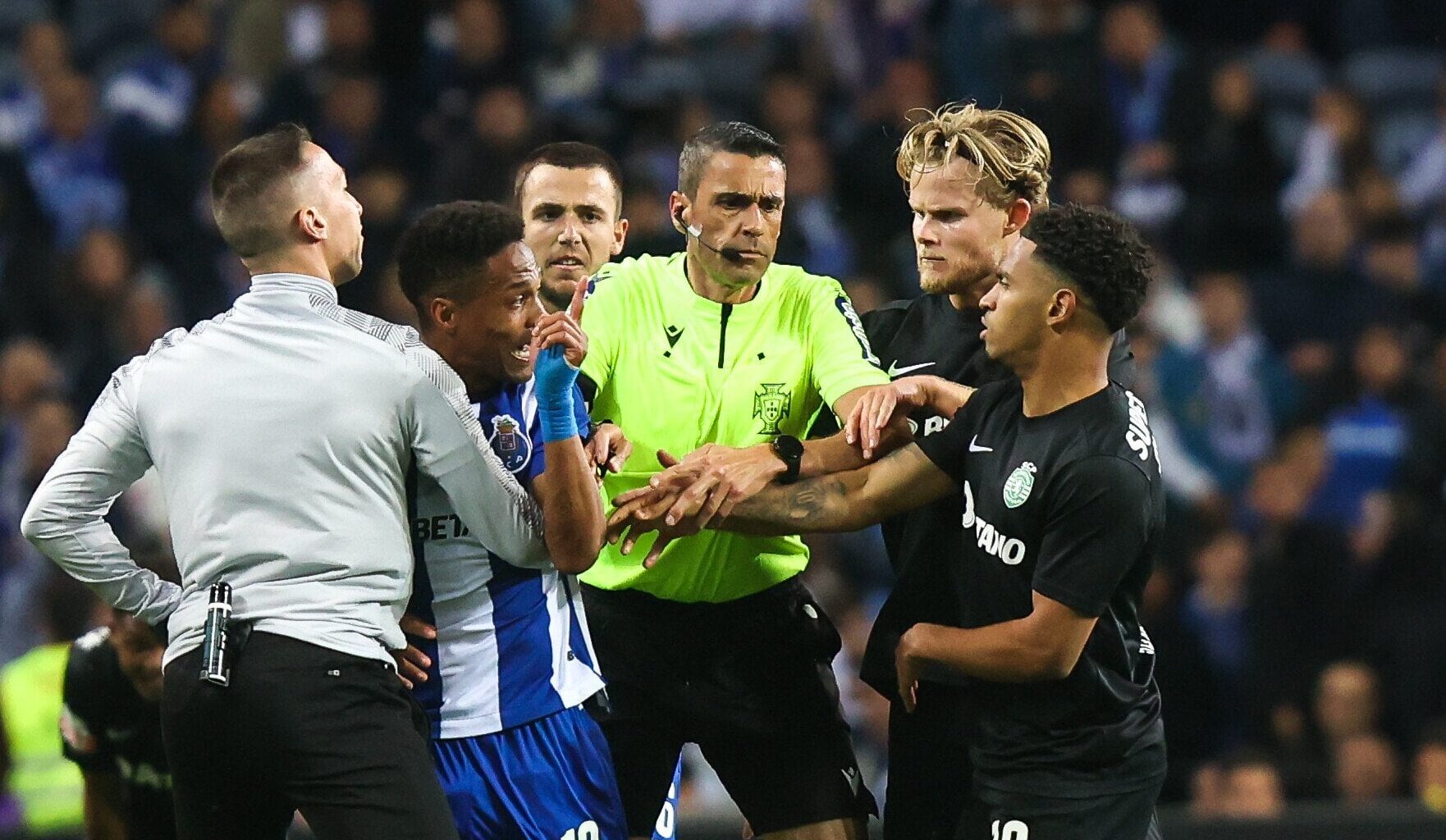 "A 'festinha' do Edwards é insignificante comparada com o murro de Di María"