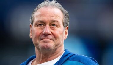 Huub Stevens über Trennung von Büskens, Asamoah und Fährmann: "Das kann ich nicht verstehen. Man trennt sich doch nicht von den Leuten, die eine große Bedeutung für den Verein haben. Ich hätte nicht nur diese 3 gehalten, sondern würde auch Tönnies zurückholen, der so viel für Schalke geleistet hat."