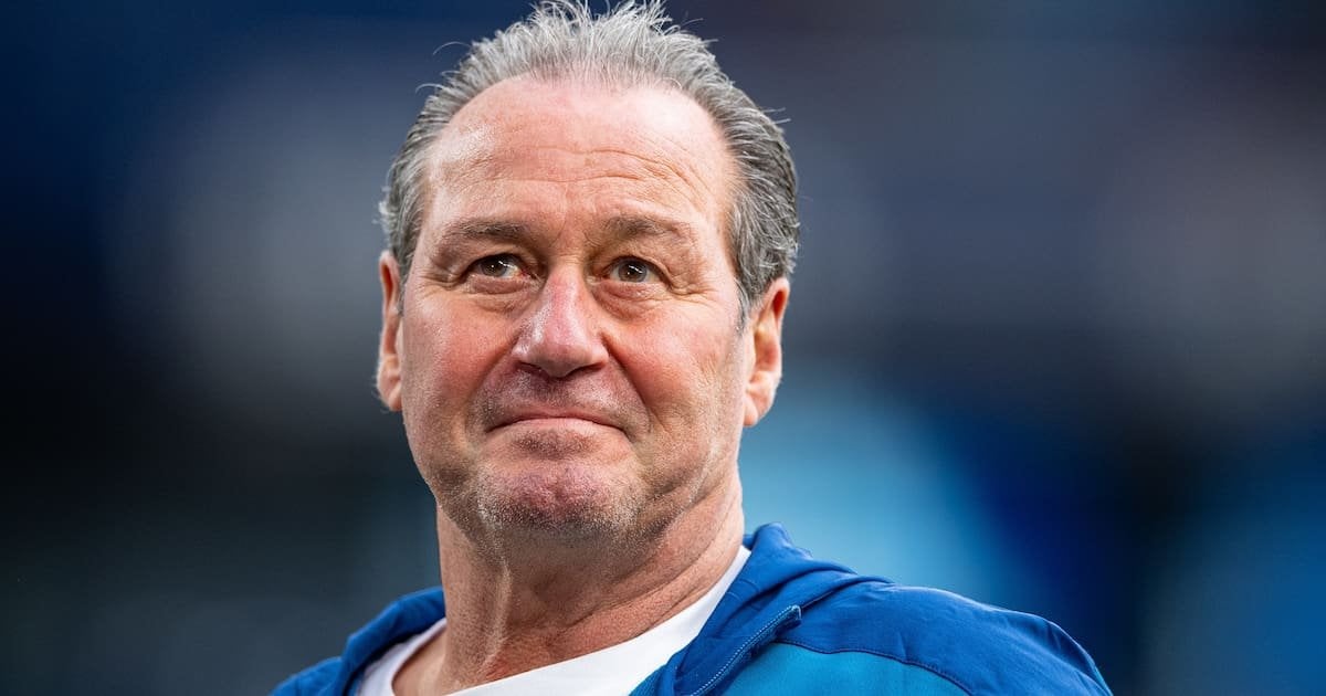 Huub Stevens über Trennung von Büskens, Asamoah und Fährmann: "Das kann ich nicht verstehen. Man trennt sich doch nicht von den Leuten, die eine große Bedeutung für den Verein haben. Ich hätte nicht nur diese 3 gehalten, sondern würde auch Tönnies zurückholen, der so viel für Schalke geleistet hat."