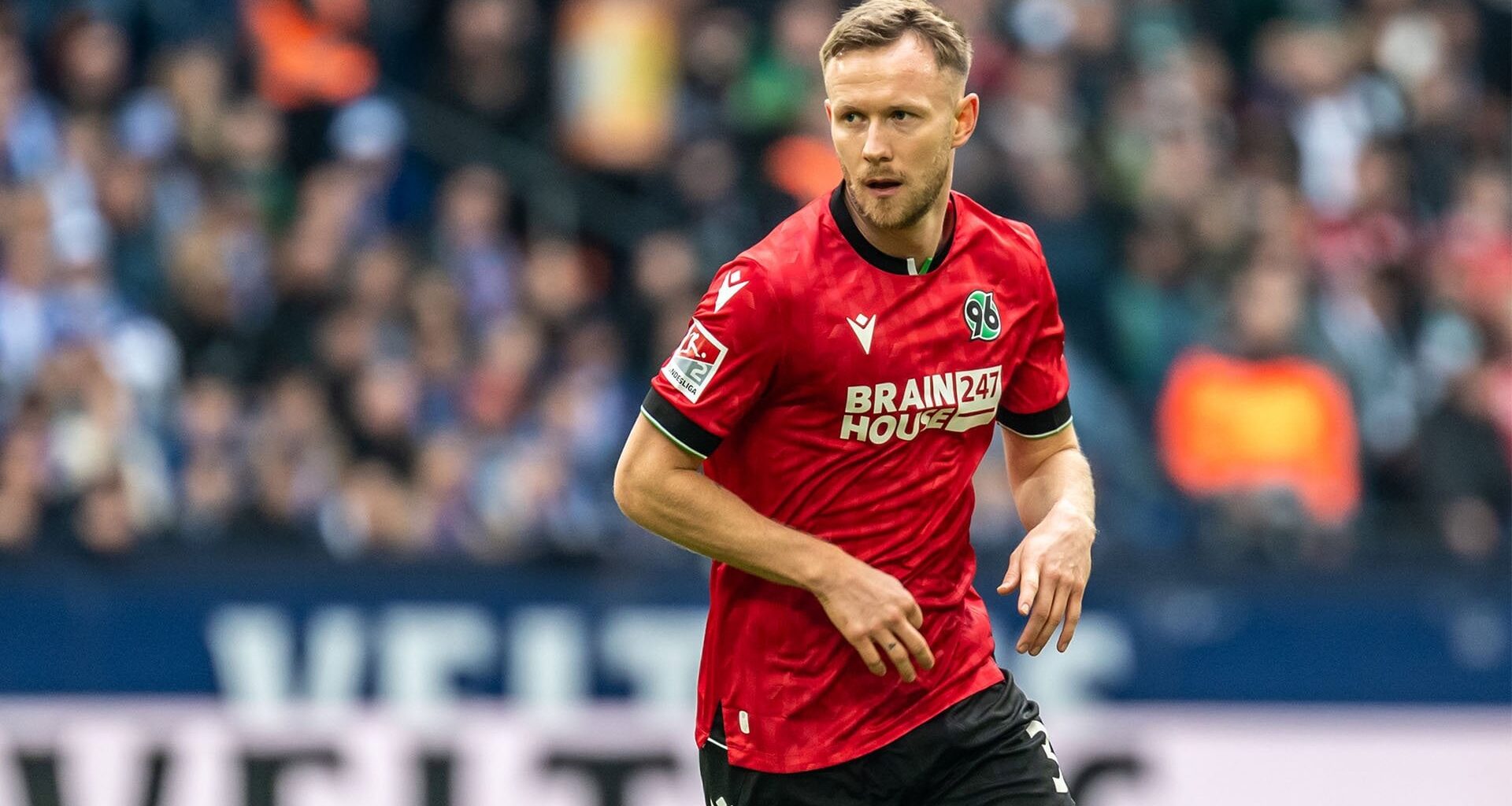 [Offiziell] Cedric Teuchert wechselt nach der Saison ins Ausland: "Für meine Familie ergibt sich jetzt nochmal eine Möglichkeit, ins Ausland zu gehen. Ich habe das 96-Trikot sehr gerne getragen und werde mit Sicherheit immer ein Auge auf die Ergebnisse in Hannover haben."
