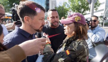 Insultos y amenazas a Irene Montero y Pablo Iglesias a su llegada a los juzgados: "Sois unos miserables"