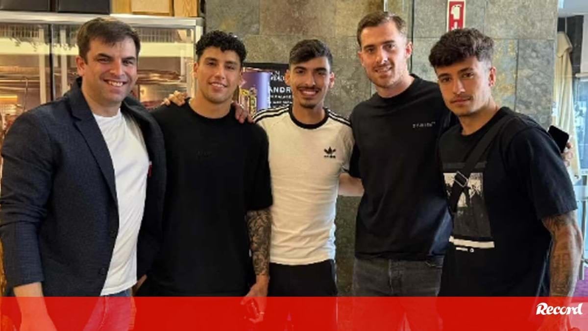 Quarteto afastado por Conceição: fora da foto oficial e reunido ao almoço