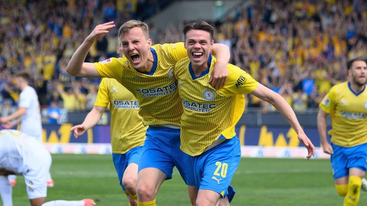[2. Bundesliga] Nach Sieg gegen Wehen Wiesbaden: Eintracht Braunschweig gelingt der Klassenerhalt