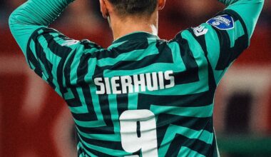 Fortuna Sittard striker Kaj Sierhuis has suffered a serious knee injury that will require surgery. Unknown when he'll return