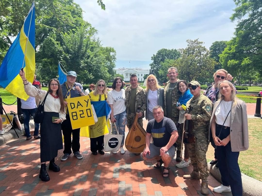 Ukraine's Cultural Forces take their performances from the battlefields to America. A group of Ukrainian warriors has performed today next to White House to show their gratitude for America's continued support for Ukraine.