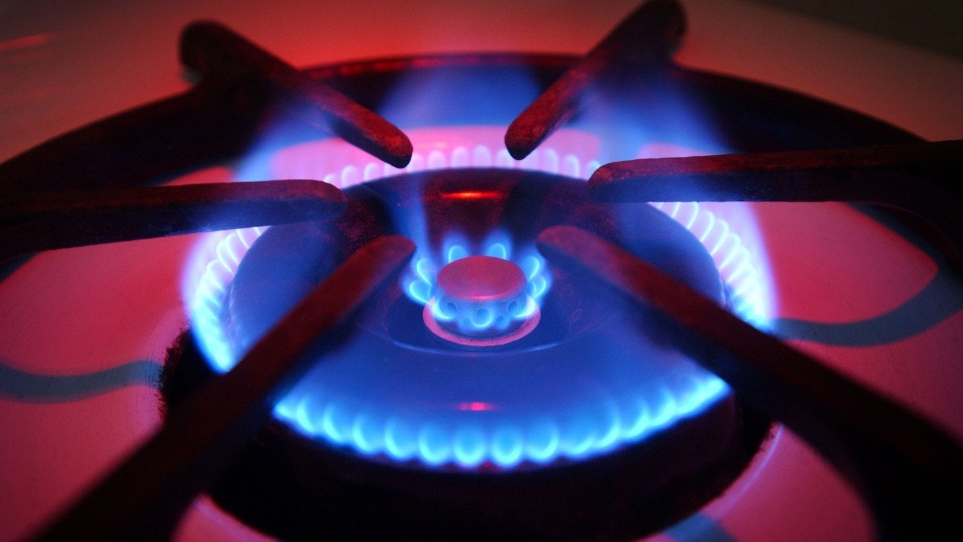 A lawsuit accuses a gas stove manufacturer of failing to warn consumers about pollution risks
