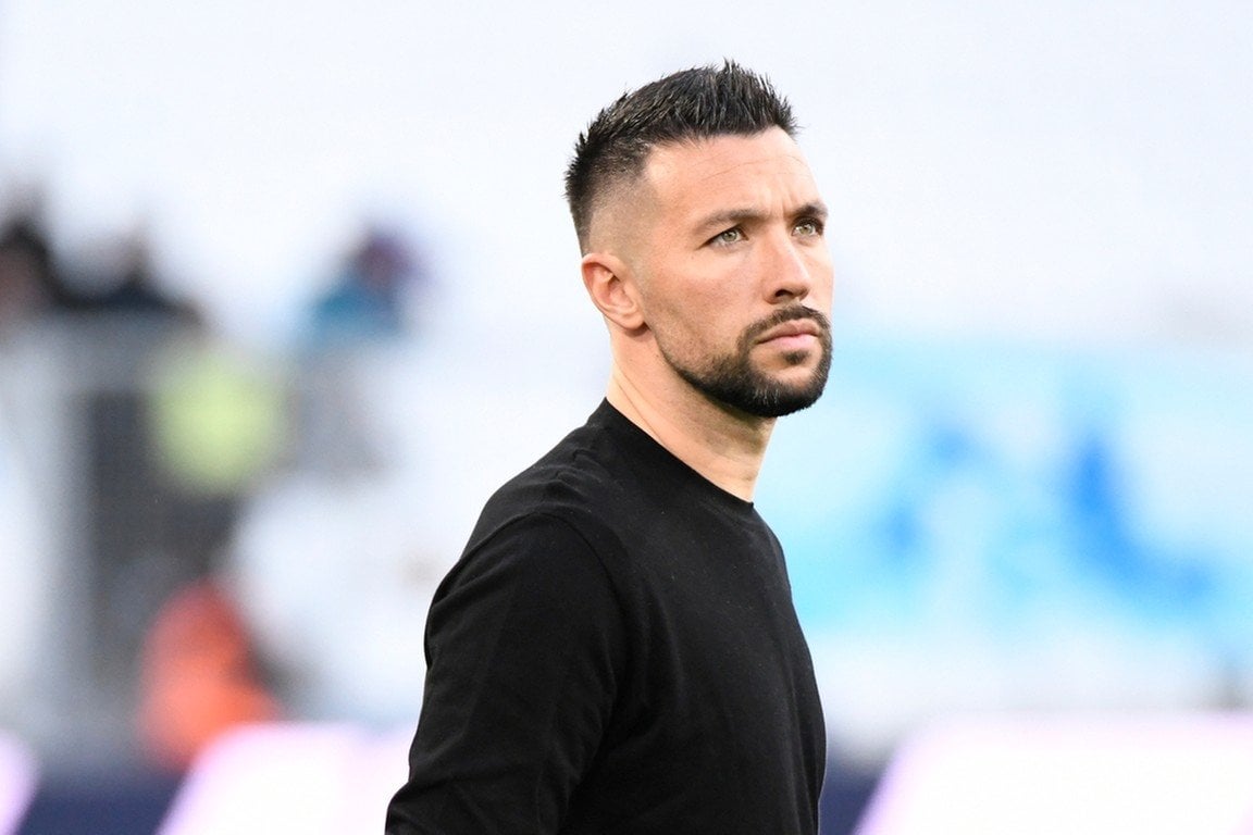 Ajax aims to finalise a deal for Francesco Farioli after Nice's last game, on Sunday. With Nice out of CL contention, talks could speed up. Farioli's terms are nearly set, but staff decisions remain.