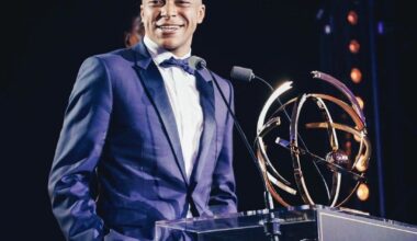 [Fabrizio Romano] 🚨⚪️ Kylian Mbappé: “My next club will be official soon, it’s matter of days”.

“I can’t wait for that, I’m happy. We have to wait just for some days”, told CNN.

⏳🧨 Real Madrid move, loading.