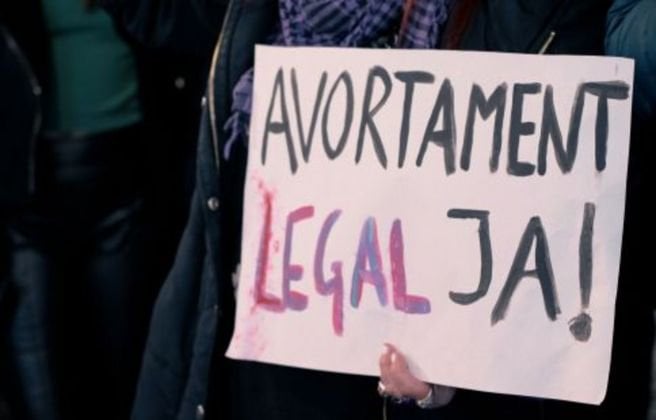 Que l'avortament tingui cobertura sanitària és 'encoratjador' però les dones reclamen més avenços