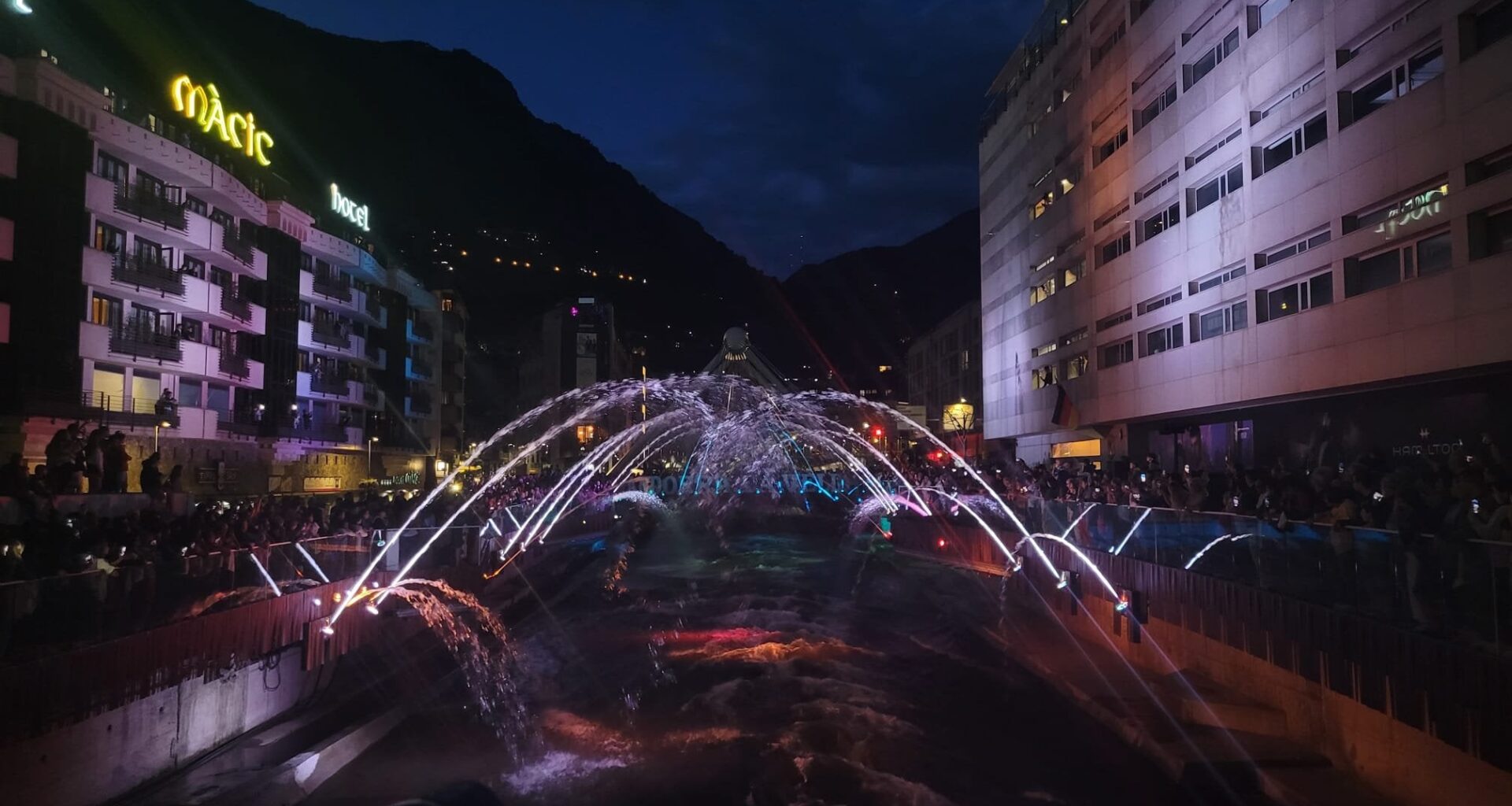 Les fonts de la Rotonda, sense funcionar a causa d'una inundació