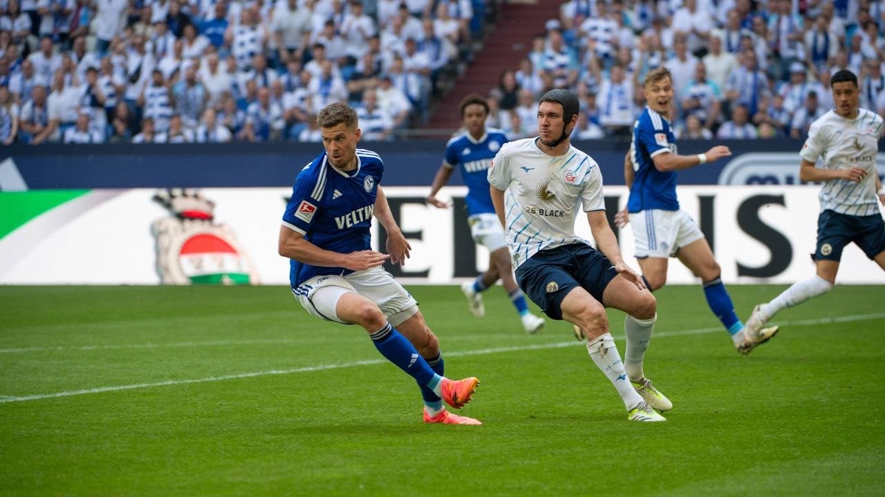 [2. Bundesliga] Rostock vor Abstieg: Schalke siegt bei Teroddes letztem Heimspiel