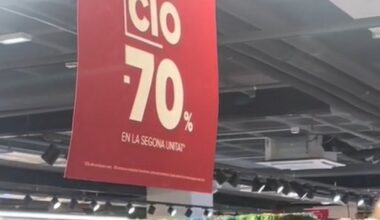 El vídeo del Carrefour d'Epizen ple de clients per les ofertes de liquidació per tancament