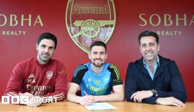 Jorginho: Arsenal's Italy midfielder signs contract extension