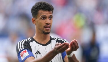 HSV-Boss Stefan Kuntz und Steffen Baumgart haben Robert Glatzel in einem persönlichen Gespräch mitgeteilt, dass sie ihn unbedingt halten wollen!   Das Gespräch hat beim 30-jährigen Stürmer Eindruck hinterlassen. Verbleib beim HSV nicht ausgeschlossen, aber dafür müsste sehr viel passieren.