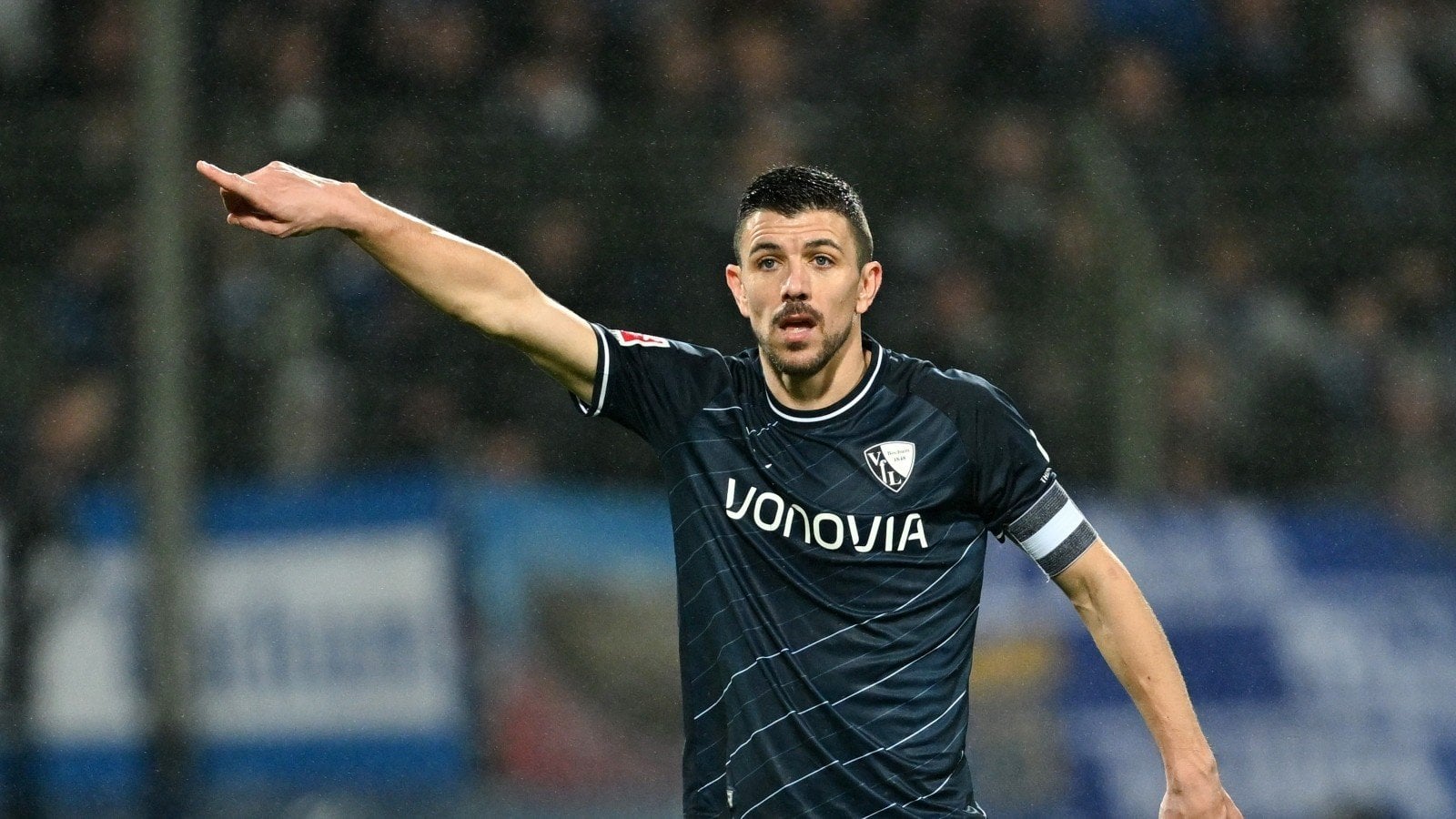 [Bundesliga-Relegation] Nächster personeller Paukenschlag beim VfL Bochum: Kapitän Losilla sitzt nur auf der Bank - Gilt als Freund vom geschassten Torhüter Riemann