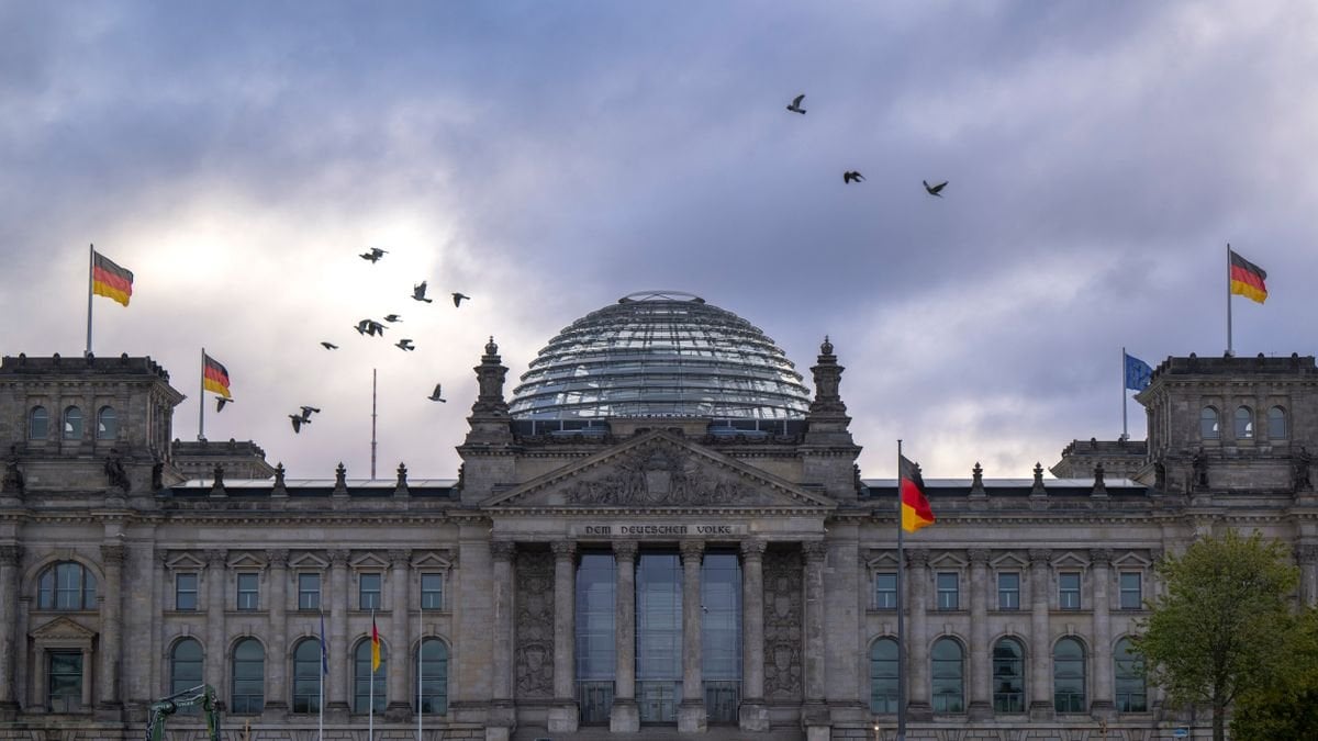 Verhaltenskodex: Parteien von Linke bis CSU geben sich Regeln für einen fairen Wahlkampf. Angriffe auf Politiker, Lügen und Propaganda: Um unter diesen Umständen die Demokratie zu schützen, geben sich mehrere Parteien einen Verhaltenskodex. Mit der AfD schließen sie jede Zusammenarbeit aus.