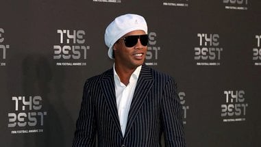 Empresaris a Andorra donen suport a Manel Torras per vendre NFT de Ronaldinho presumptament plagiats
