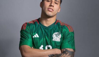 [Romano] O Cruz Azul está fechando acordo para contratar o zagueiro mexicano Jorge Sánchez, do Ajax, está quase fechado. Entenda que o pacote final será de cerca de 3 milhões de euros para Sánchez ingressar na Cruz Azul.