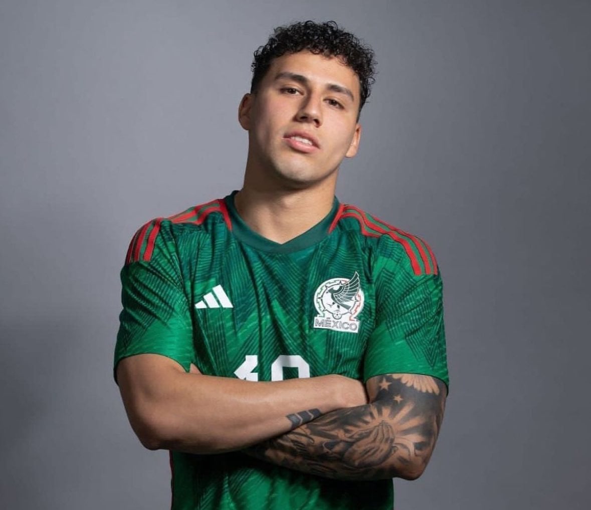 [Romano] O Cruz Azul está fechando acordo para contratar o zagueiro mexicano Jorge Sánchez, do Ajax, está quase fechado. Entenda que o pacote final será de cerca de 3 milhões de euros para Sánchez ingressar na Cruz Azul.