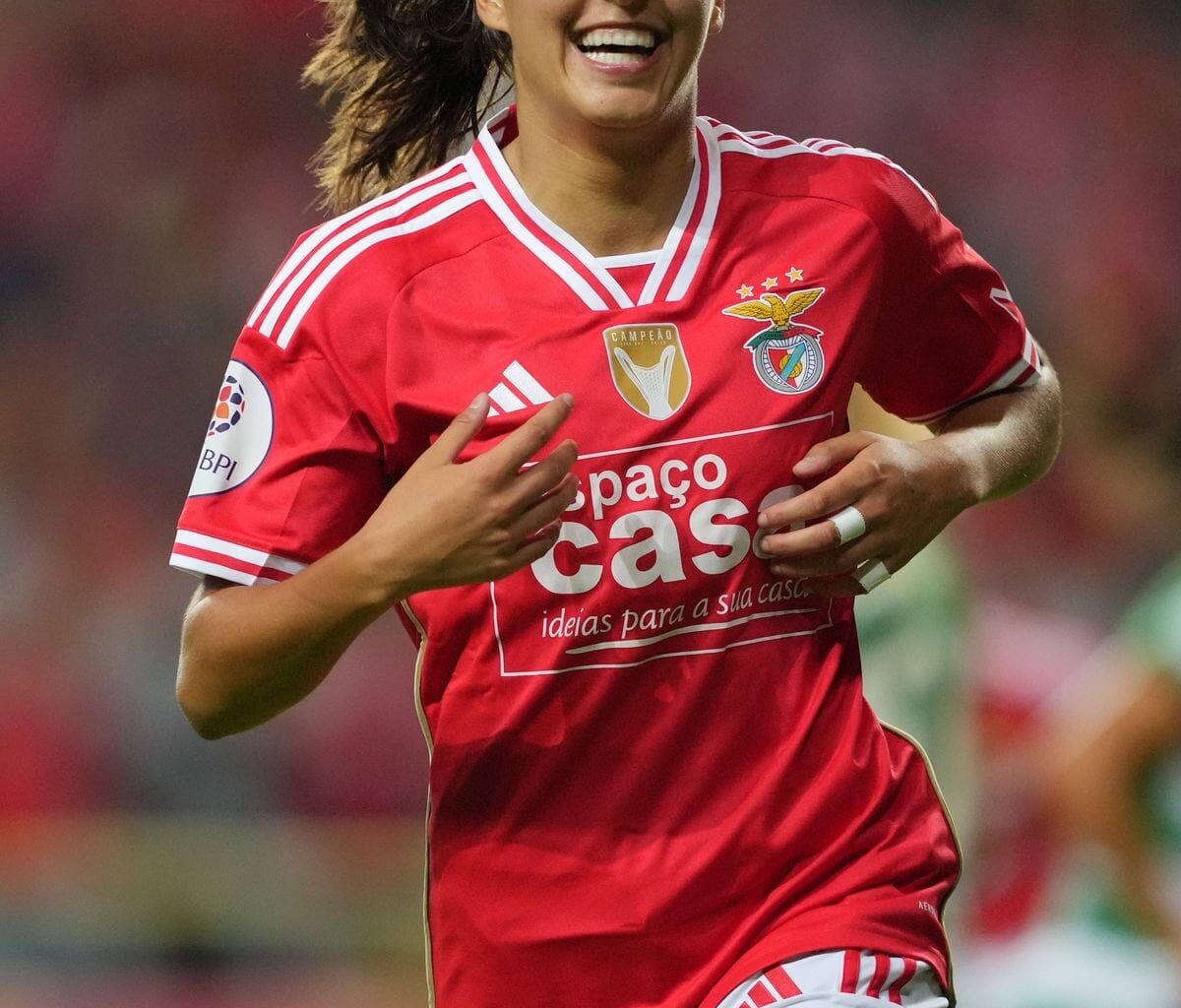 Benfica: Kika Nazareth discute renovação sob o olhar atento de outros tubarões