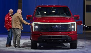 Ford Cuts Battery Orders as EV Losses Top $100,000 Per Car