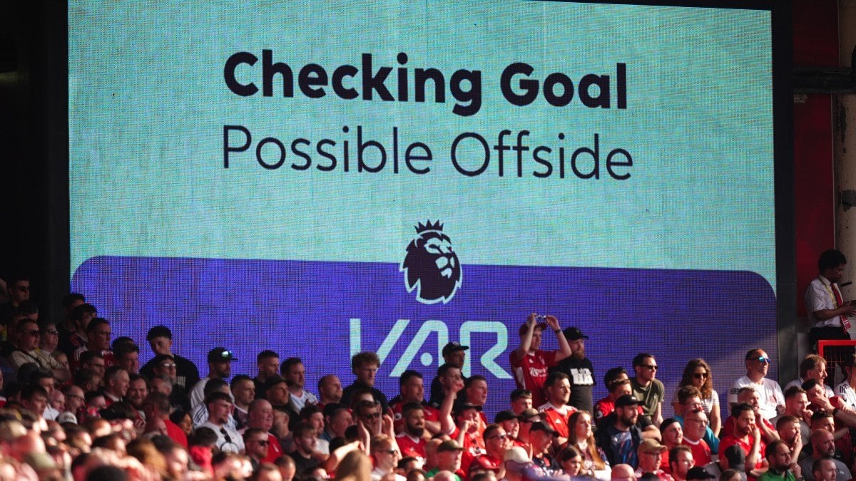 [Martyn Zeigler] Premier League to use AI and ‘force fields’ to cut offside delays - has signed deal with US tech firm to provide semi-automated offsides next season. Officials hope it will cut delays in offside decisions by an average of 31 seconds.