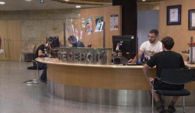 Fer certs tràmits en representació d'una altra persona serà possible